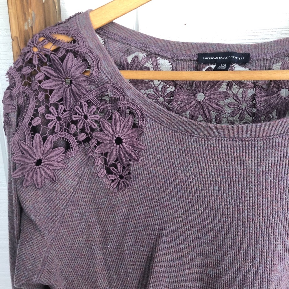 American Eagle Long Sleeve T-Shirt